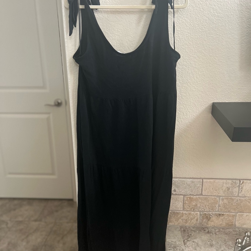 Petal & Pup Black Sleeveless Maxi Sundress